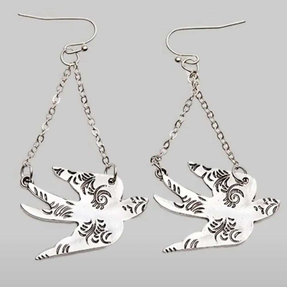 Split Tail Swallow~ Lacey Leaf Garden Flying Bird Avian Nature Chandelier Dangle - Picture 2 of 16